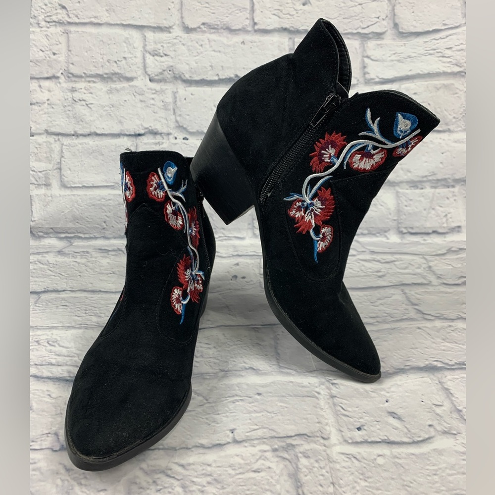 Carlos Santana Layne Suede Ankle Boots Bootie Floral Embroidery Size 8.5 M